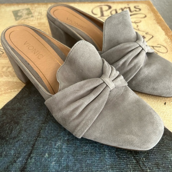 NWOB Vionic suede casual dress shoes size 6.5 - Picture 2 of 6